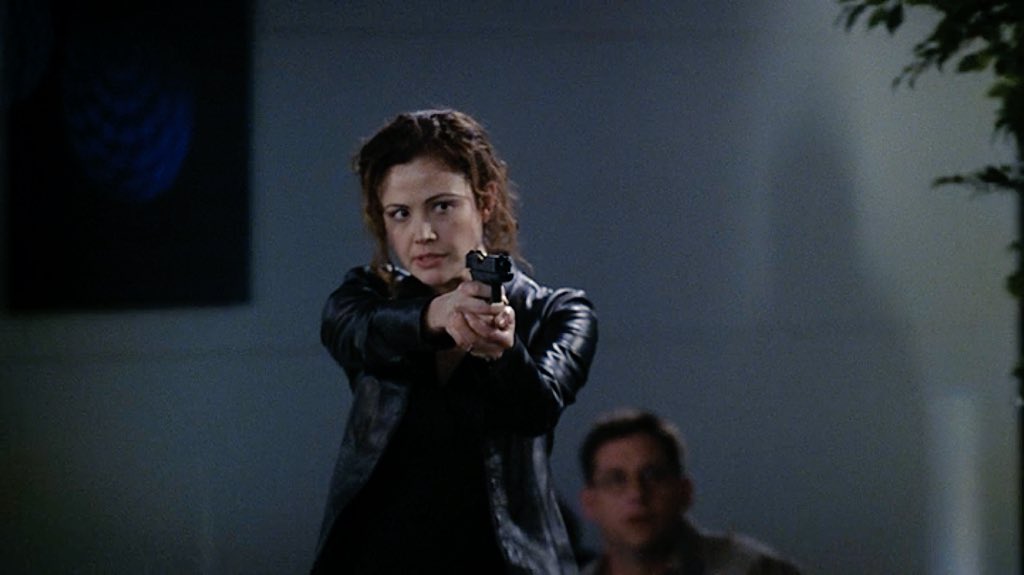 Starg8rocks's tweet photo. Michelle looking badass while having to do a hard and unfortunate thing. I feel bad for her ☹️. She’s so strong though. #24Fox #24Rewatch #24Season3 #MichelleDessler #ReikoAylesworth https://t.co/Z410bWfY7P