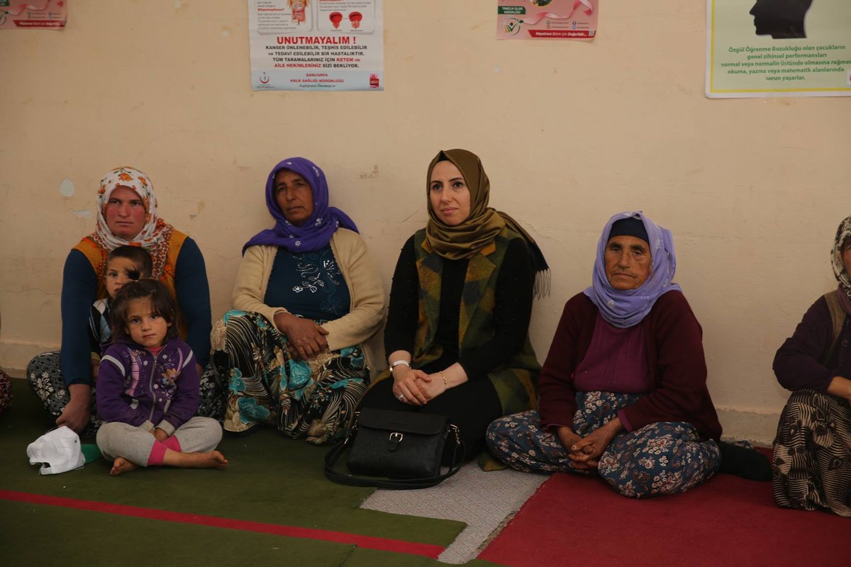 evrekoruma5's tweet photo. Karaköprü Belediyesi Çevre Koruma Birimi olarak kırsal mahallelerde bulunan kadınlara verilen kanserden korunma yolları, sağlıklı beslenme ve hijyen konularındaki eğitimler devam ediyor... https://t.co/LQvHNYDrBj