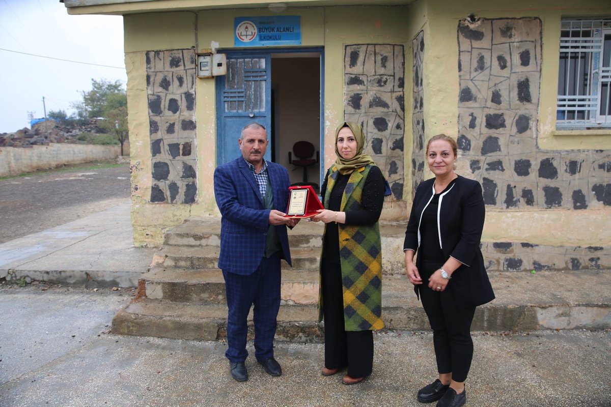evrekoruma5's tweet photo. Karaköprü Belediyesi Çevre Koruma Birimi olarak kırsal mahallelerde bulunan kadınlara verilen kanserden korunma yolları, sağlıklı beslenme ve hijyen konularındaki eğitimler devam ediyor... https://t.co/LQvHNYDrBj