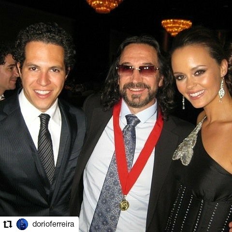 WDurcal's tweet photo. #Repost @dorioferreira
• • •
#TBT En los Latin Grammys @ShailaDurcal #doriocollection #shailadurcal #marcoantoniosolis #loveformusic https://t.co/WybVCscPwS