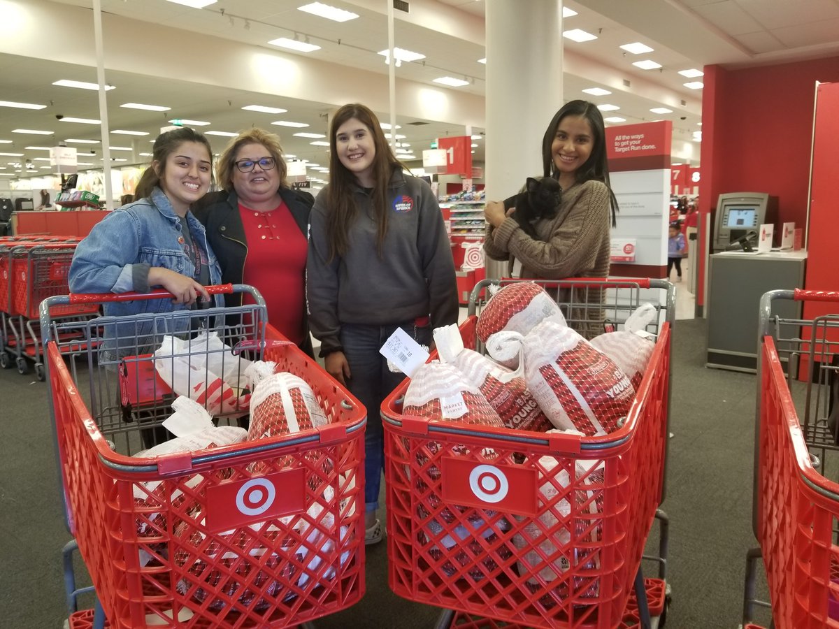 HanksInteract's tweet photo. Great day to be a Knight! What a day! #4 was a trip to target to meet a true knight supporter for 20 turkeys. Thank you Liza Montelongo &amp; #ABMcares #hanksinteract #hanksgiving #KingdomOf8 #hanksknights #thedistrict #yisdproud https://t.co/sFKjIGjKcG