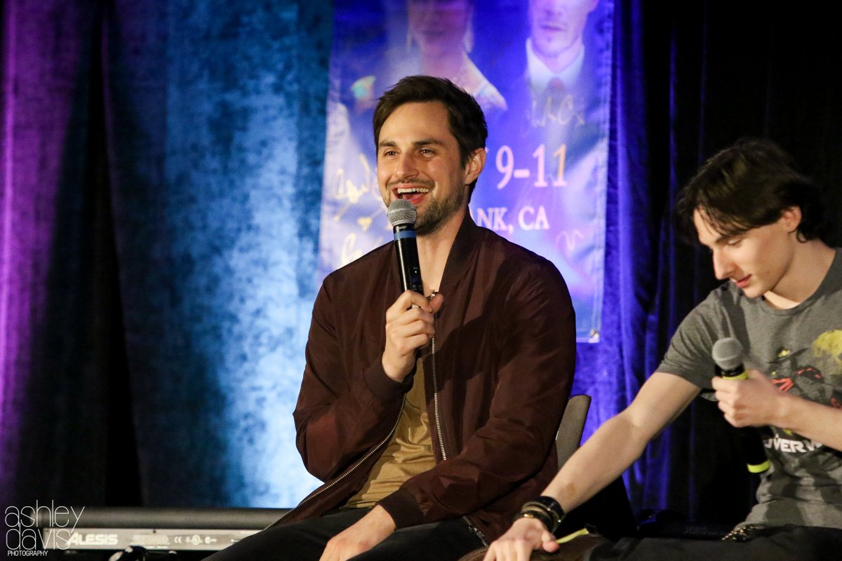 cptnswan_ouat's tweet photo. Photos from #OUATBur are finally up on my Flickr! Got pics of Colin, Tiera, Rose, Bex, Sean, Andy, and Jared :D ENJOY FRIENDS ❤️https://t.co/9ViKxpox0Q https://t.co/2jKzJf28lY