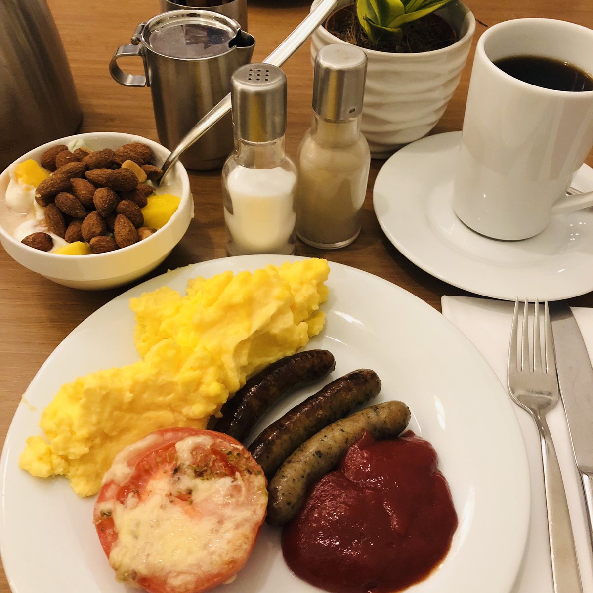 Moin #Berlin 😃 Gut gestärkt geht es gleich zum 3.  #IVD #Personalmanagementtag. #Dr_Klein_de freut sich auf tolle Gespräche. Euer Geschenk von uns: Ein #Akkuisetag für #Neukunden mit unseren Spezialisten für Baufinanzierungen. Wir sehen uns im gleich im #Radisson_Blu. 🤩