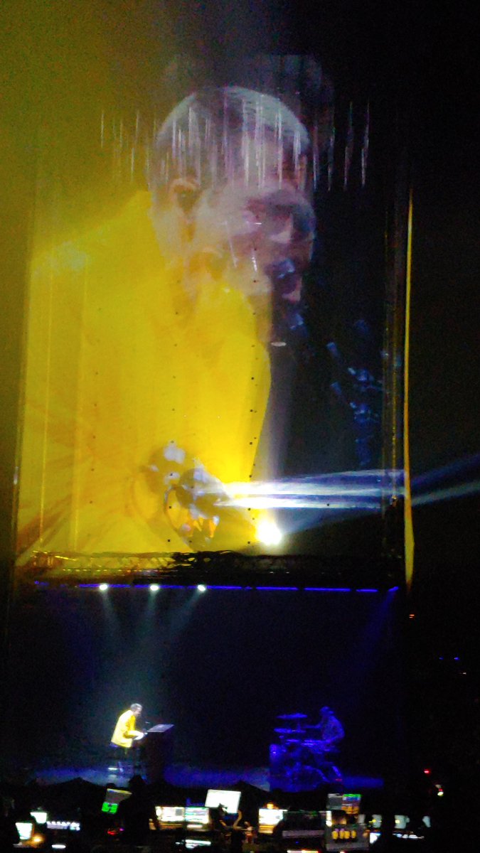 powlapdx's tweet image. Yes! @twentyonepilots #payrespect #portland