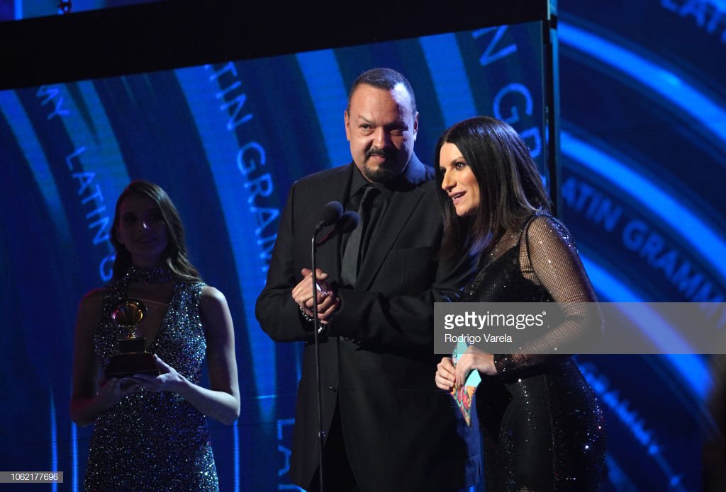 LauraPausiniMEX's tweet photo. RT @ineditolp: .@LauraPausini presentando con Pepe Aguilar y en primera fila junto a Pablo Alborán #LatinGrammy https://t.co/jOS1pn1HxP