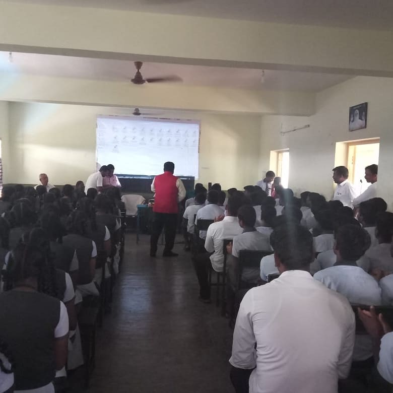 MatricSky's tweet photo. Motivation class "sigaram thodu" by Lions club for 11th &amp; 12 th in our school campus.
#motivation
#sigaram_thodu https://t.co/zY4EYjIQIA