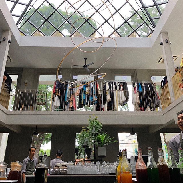 roomoomo's tweet image. Find us on the second floor! 
____________________
#ROOMOOMOPOPUPSALE
OURA
Jl. Pahlawan Trip 11A Malang
____________________
15 - 16 November 2018
10.00 - 20.00
____________________
 #roomoomomalang #roomoomoxoura #roomoomopopupsalemalang ift.tt/2QKrZ63