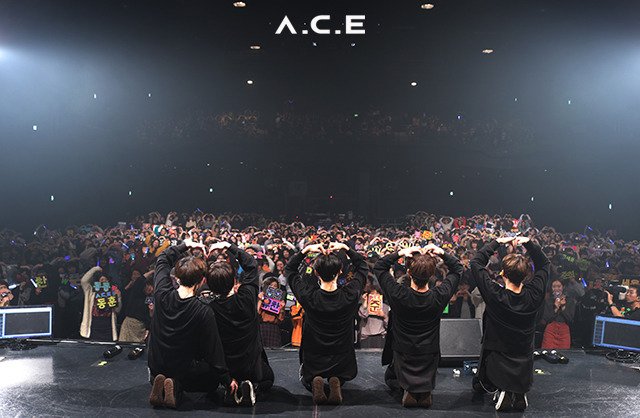 junejunhee06's tweet photo. [PIC] 181116 A.C.E Fancafe Update - Unofficial Photo 
A.C.E Japan Tour - To Be an Ace Behind part2

Osaka &amp; Tokyo!!!

Cr: https://t.co/bFdrM0YVDK
_
#TAKE_ME_HIGHER #ACE #JUN #DONGHUN #WOW #KIMBYEONGKWAN #CHAN #에이스 #준 #동훈 #와우 #김병관 #찬  #ADVENTURESinWonderland #TOBEANACE https://t.co/hnnh44A0dM