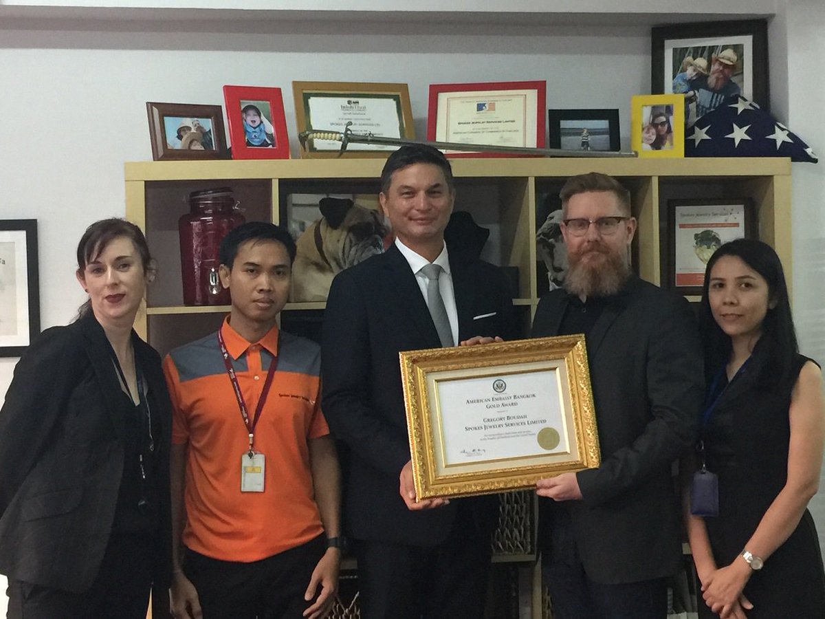 AMCHAMThailand's tweet photo. More good news for the AMCHAM community. Our SME Committee Co-Chairman, Greg Boudah, also received the U.S. Embassy Gold Award yesterday.
#AMCHAMThailand #Goldaward #USEmbassyTh https://t.co/2FDFB7oJXa
