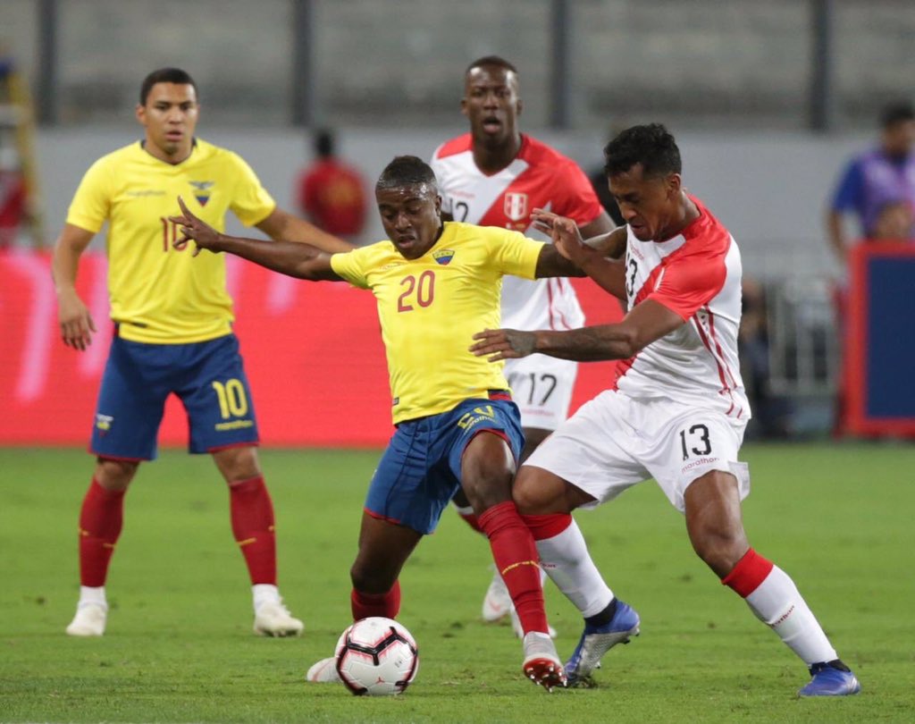 deporteplay's tweet photo. ECUADOR VENCE A PERÚ 2-0 EN LIMA 😦 Este marted 20 Panamá recibe a los ecuatorianos en el Rommel Fernandez, bajo las órdenes del Bolillo Gómez. #DalePLAYaLaSELE 🇵🇦❤️ https://t.co/gXUlwxG22m