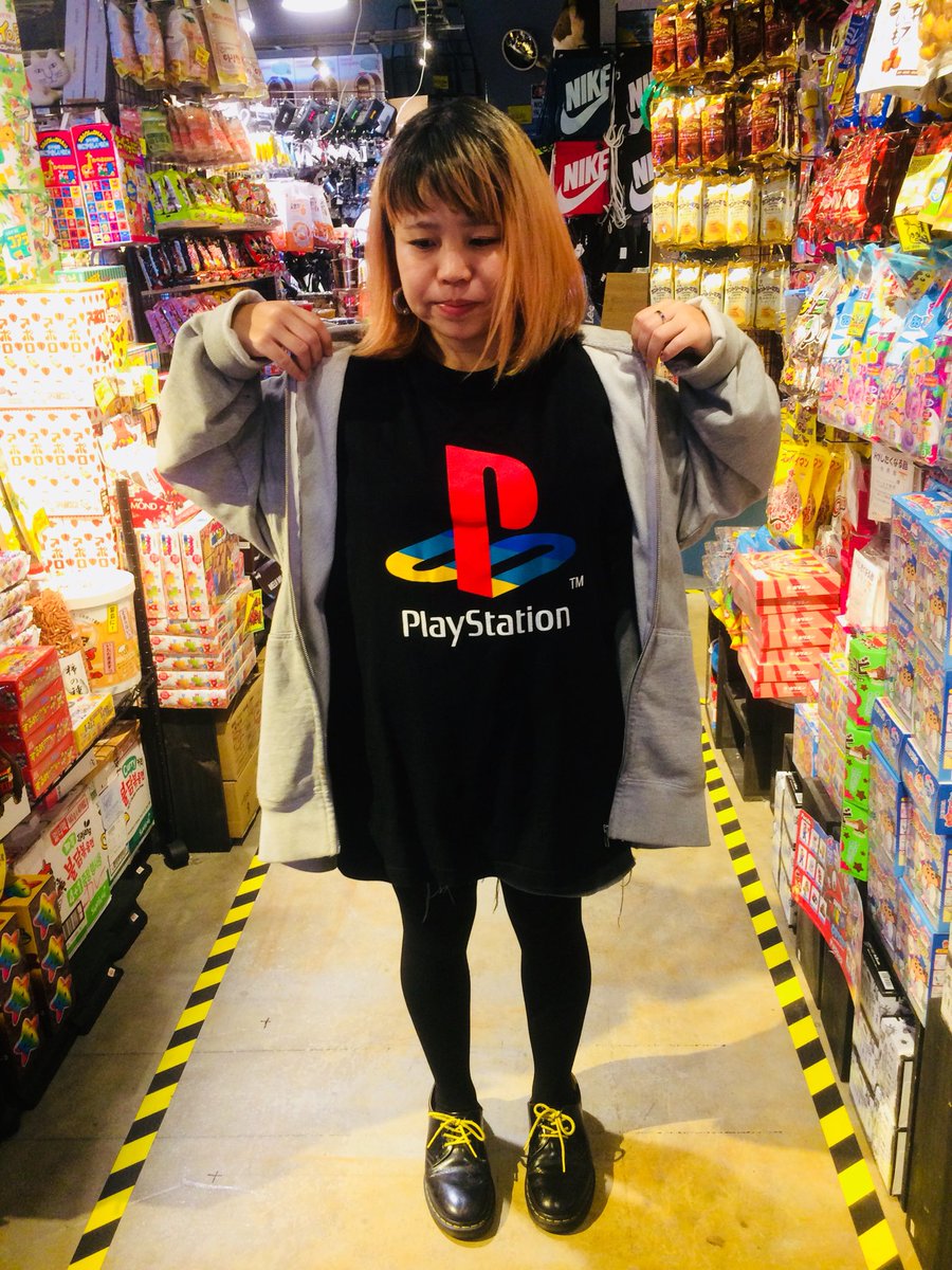 Twitter पर ヴィレッジヴァンガードららぽーと立川立飛 プレステのアパレル入荷しましたー プレステロゴのtシャツ2900円 税抜き トレーナー5000円 税抜き パーカー5800円 税抜き です Tシャツはスタッフ私物xlサイズ トレーナーは店長私物xl Twitter पर ヴィレッジヴァンガードららぽーと立川立飛 プレステのアパレル入荷しましたー プレステロゴのtシャツ2900円 税抜き トレーナー5000円 税抜き パーカー5800円 税抜き です Tシャツはスタッフ私物xlサイズ トレーナーは店長私物xl