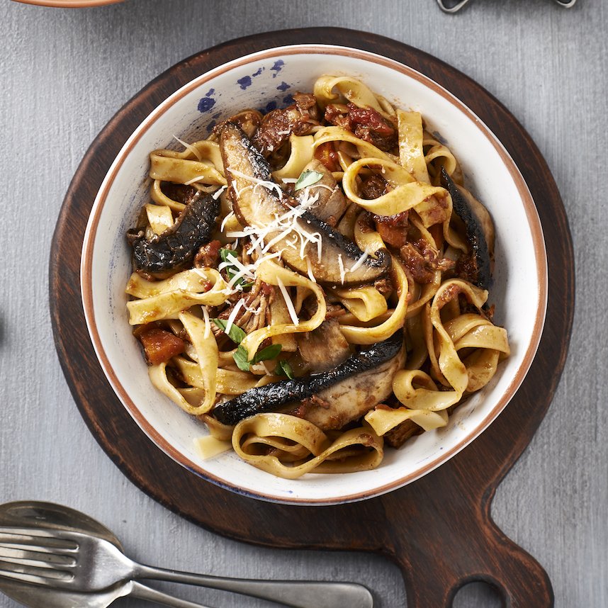 FreshMushrooms's tweet photo. Something slow-cooked and soulful – jam-packed with fresh mushrooms – for the weekend: Mushroom and Beef Short Rib Ragu https://t.co/ENhWCD90Ue.
#freshmushrooms #shortribragu #JoinTheBlendTrend https://t.co/MaMgt4kfCR