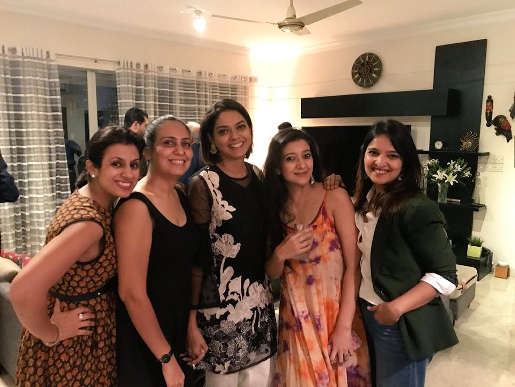 shatakshi_1's tweet photo. #Happiness is a gang of girls ~ Who nobody really likes, except for us ourselves ๐คฃ
#ThursdayNightDoneRight
#MyGirlSquad #LifeLine ๐งก https://t.co/ffH3lupdhs