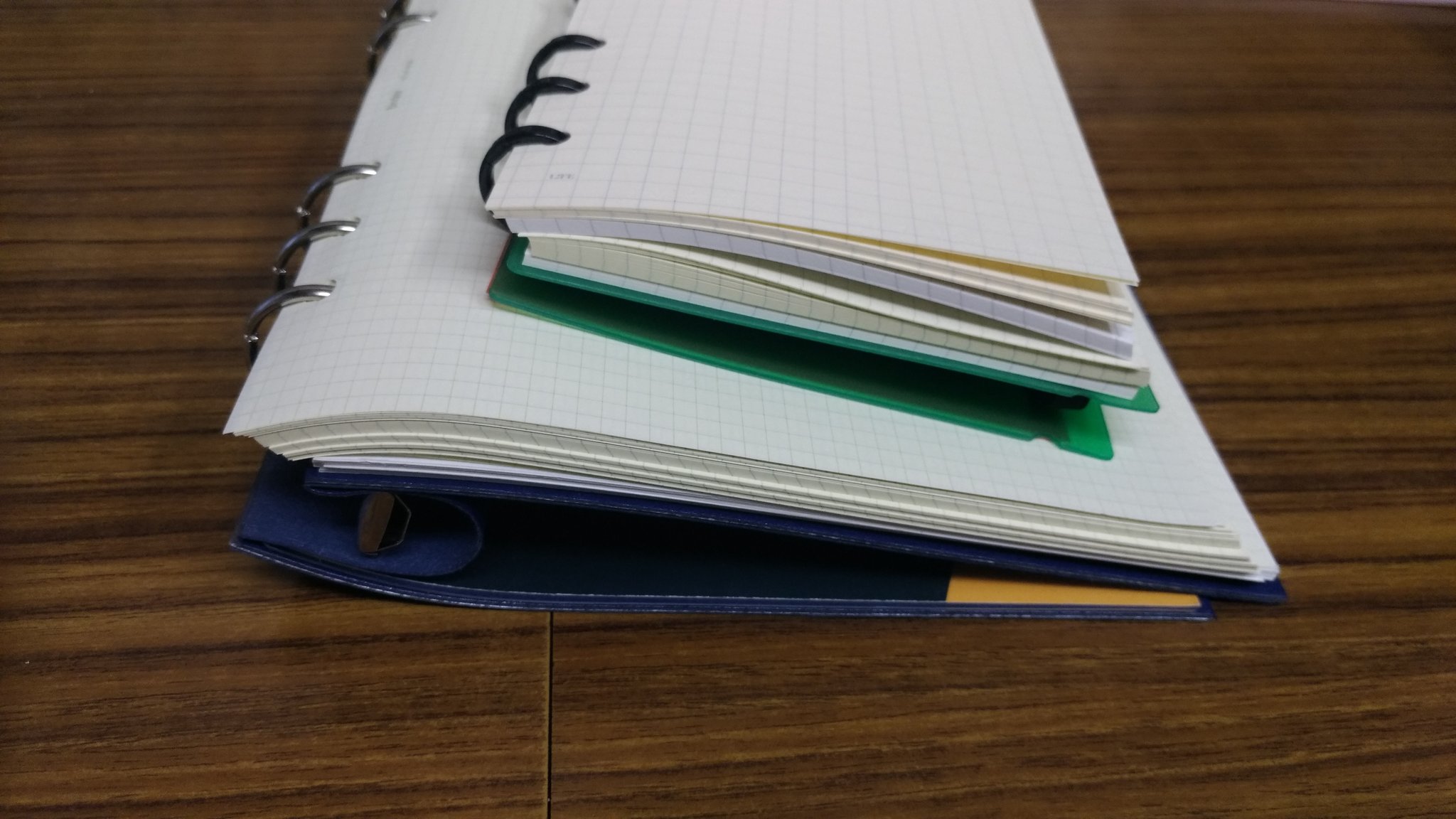 月刊 文具 Al Twitter 表紙が360度折り返せる ６穴リング式バインダー クリップブック に注目が集まっていますが Lihit Lab さんのバインダーにも注目が集まって欲しい ここにきて システム手帳 の表紙デコレーションやリフィルが盛り上がり始めたので お手軽