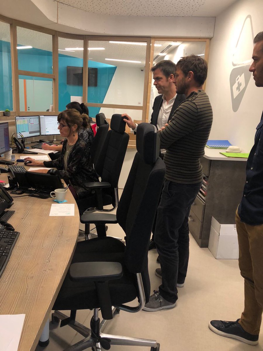 olivierveran's tweet photo. A Grenoble comme sur une large partie du territoire, SOS Médecins répond efficacement à une demande de soins non programmés, au domicile comme en consultation. Rencontre avec la jeune et dynamique équipe ce matin. https://t.co/u4WAONj2wv