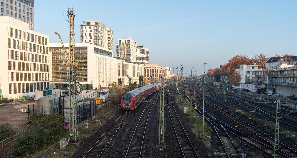 BjornLugthart's tweet image. Met o.a. @GemeenteDenHaag @GemeenteDelft @HTM_Reisinfo op pad in Düsseldorf om inspiratie op te doen voor hoogwaardig OV en aandacht te vragen voor alle regionale Rijswijkse verkeersvraagstukken. #partnerschap #eenregio @Metropoolregio #samensterk