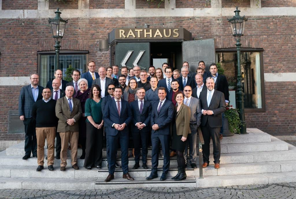 BjornLugthart's tweet image. Met o.a. @GemeenteDenHaag @GemeenteDelft @HTM_Reisinfo op pad in Düsseldorf om inspiratie op te doen voor hoogwaardig OV en aandacht te vragen voor alle regionale Rijswijkse verkeersvraagstukken. #partnerschap #eenregio @Metropoolregio #samensterk