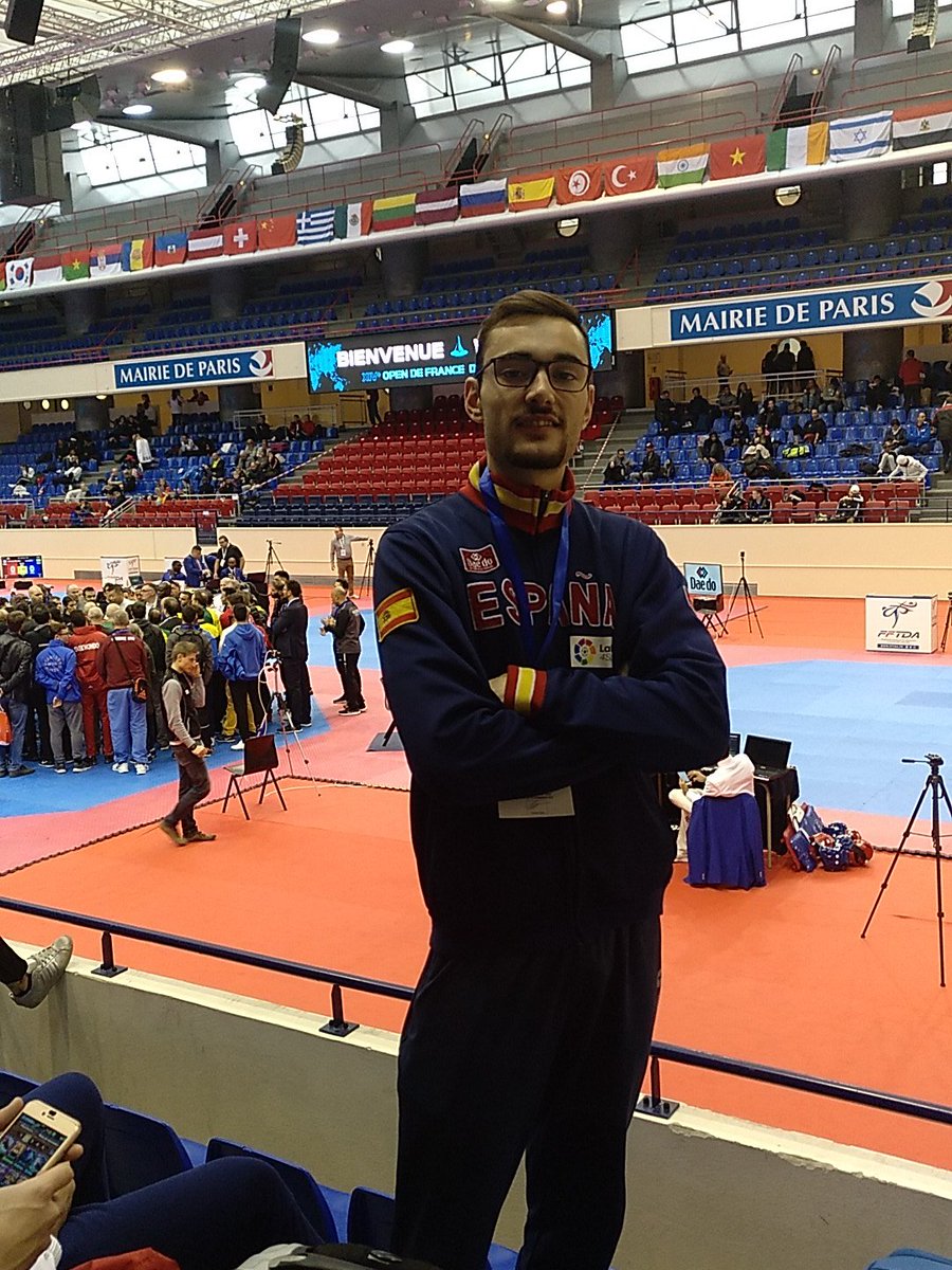 Aquí os dejo una fotillo del gran <a href="/RRuizPodium/">Ramón Ruiz</a> que hoy está con las pilas cargadas a tope para darlo todo en el Open de París!!! A mí me toca mañana 😜😜