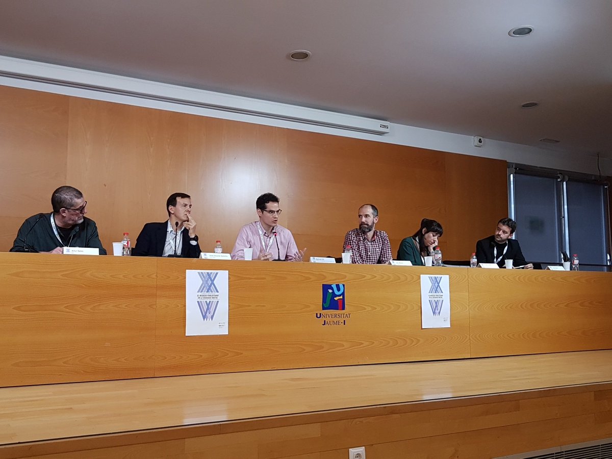 IsabelIniesta's tweet photo. #ComLoc18 @JV_Sancho: en #publicidad emocionar es condición necesaria, no suficiente https://t.co/6O5UoejSNa