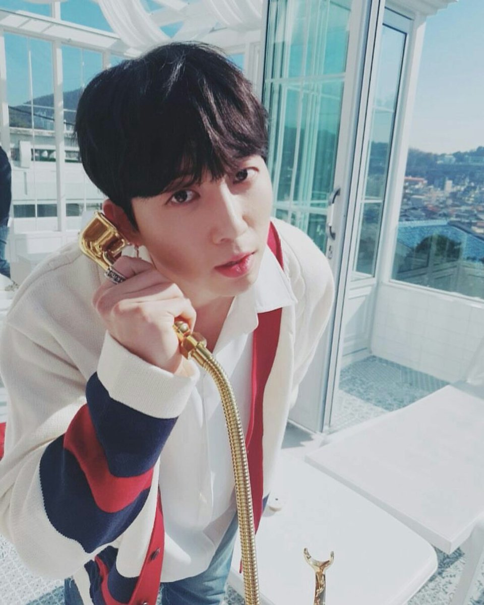 ukissthailand's tweet photo. [IG] @HooN91y #kissme #ukiss #glory
#hoonmorning🤗 
오늘도 화이팅!!🥰
https://t.co/5THl7JnctP https://t.co/eb5TqYSisd