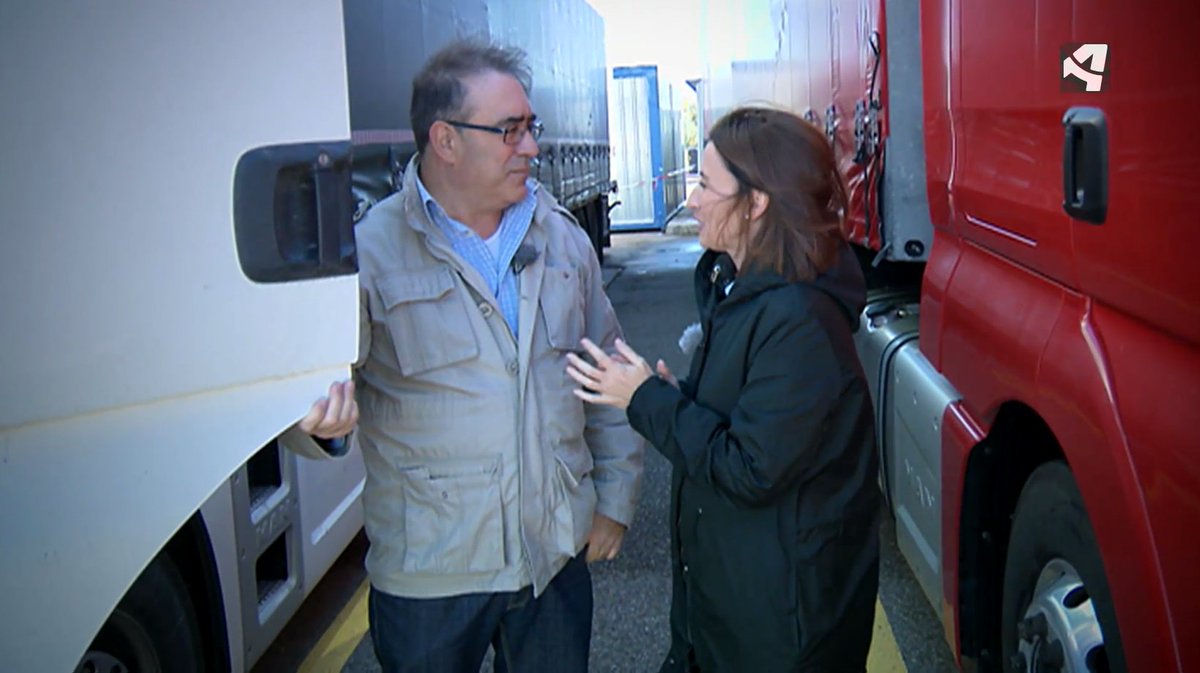 InvestigacionTV's tweet photo. ¿A qué peligros se enfrentan los transportistas durante sus jornadas? 
@TRADIMEARAGON @FactoriaPlural @aragontv 
https://t.co/9GzghkEcqx https://t.co/4qfosJw7th
