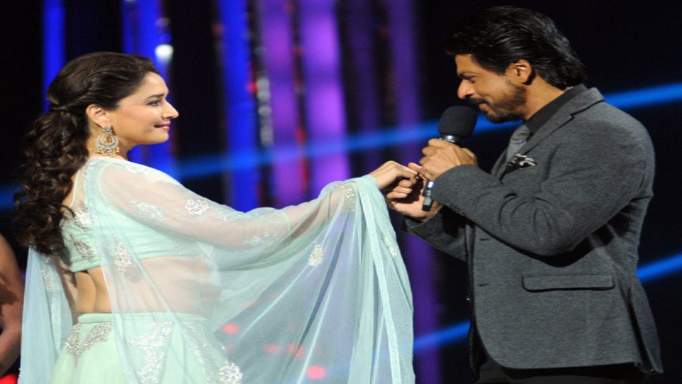TruecolumnN's tweet photo. Bollywood News | Lux Golden Rose Award 2018 – True column
https://t.co/94VcagctvJ
#BOLLYWOODNEWS, #ENTERTAINMENTNEWS, #LATESTANDBREAKINGNEWS, #LUXGOLDENROSEAWARD, #TOPNEWSININDIATODAY, #TRENDINGNEWSSTORIES, #TRUECOLUMN #PM #Modi https://t.co/lubIMfvHzF