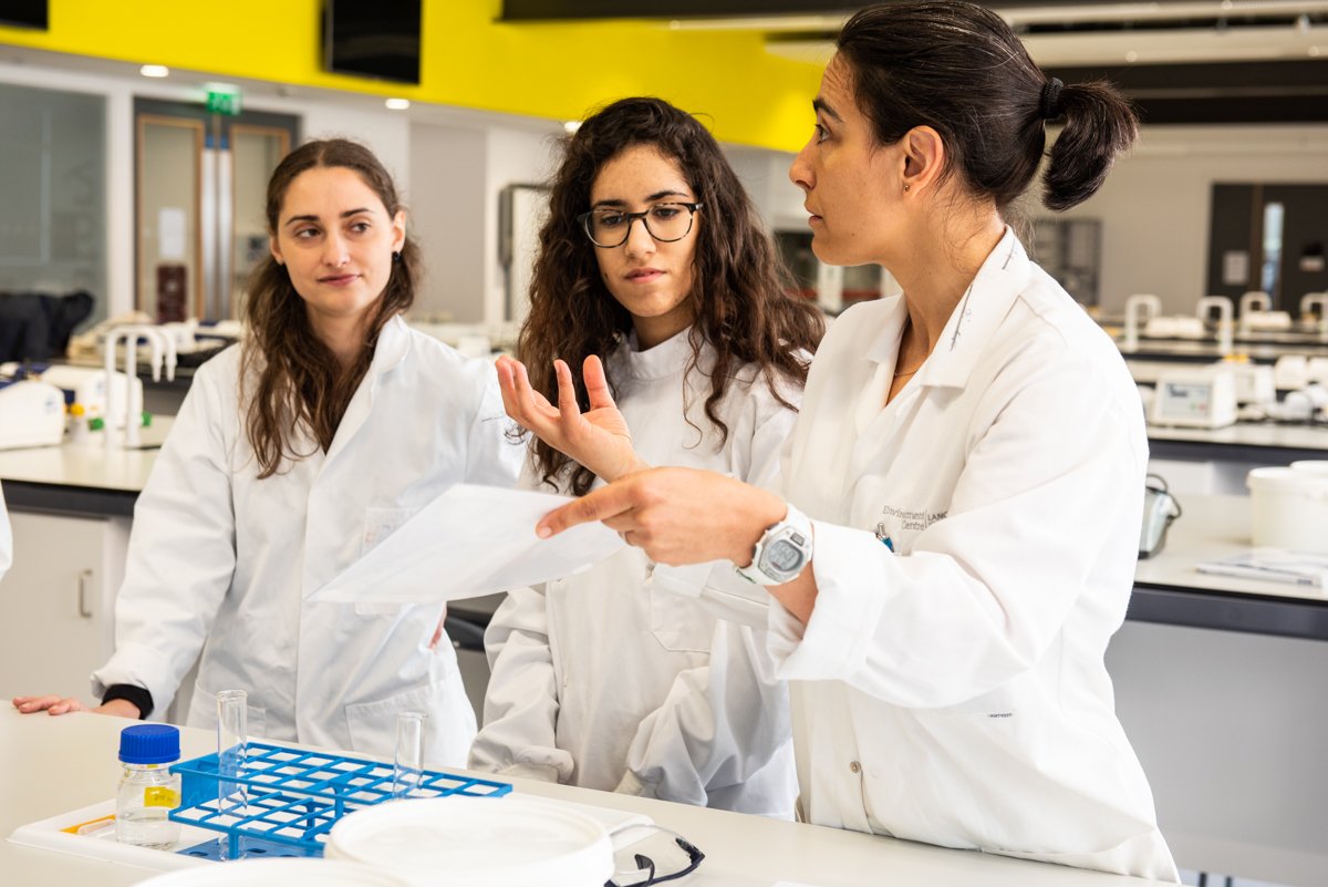 prebuschat's tweet image. Very nice piece on how to make the most of social media, featuring Lancaster Environment Centre's Elizabete Carmo-Silva @ecarmosilva. (Also includes an important reminder on the importance of science outreach.) See here 👉🏻 bit.ly/2PuimM4.