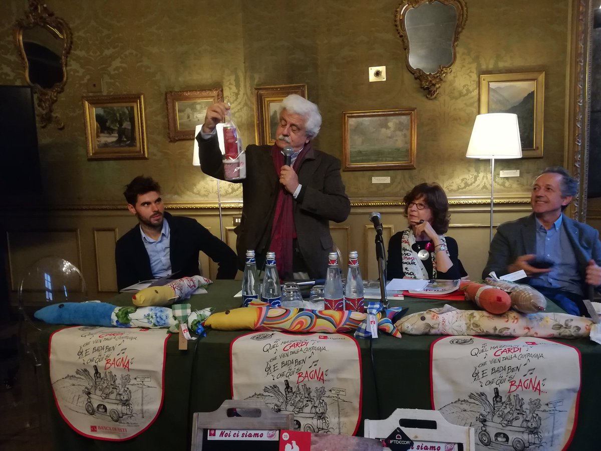 RVeronicaOne's tweet photo. Dal 23 al 25 novembre torna in 151 locali dell'Astigiano, del #Piemonte e anche in alcune località all'estero, il @bagnacaudaday, da quest'anno con il gran finale con il #tartufo https://t.co/th7wfTO6wG https://t.co/LoFpP8vX8a