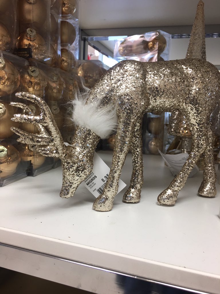 ContestantStudy's tweet photo. #arav #aarav #AllThingsArav #ObjectsAroundArav #ChristmasCountdown #TisTheSeason #Aravology #spotted #WindowShopping https://t.co/2WggxTEAql