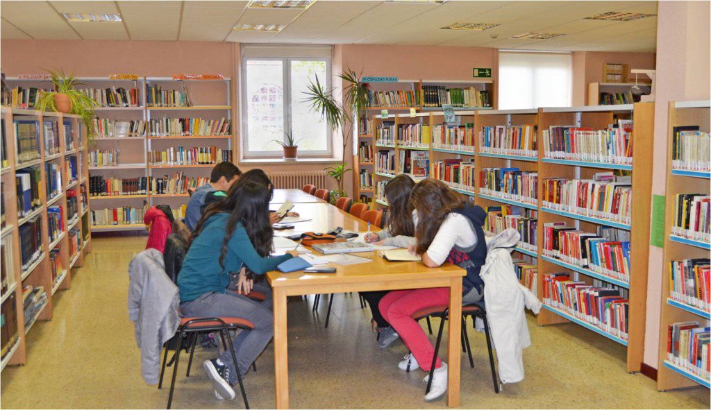 AMPASanFernando's tweet photo. 📚celebramos el #Díadelaslibrerías comprando #libros para donar a la #biblioteca del #Sanfer: 🔜 pondremos a disposición del alumnado ejemplares de las lecturas que desde el Dpto. de Lengua del centro les van a pedir que lean a lo largo del curso
#AMPAIESSanfer https://t.co/NhGq9cq5K9