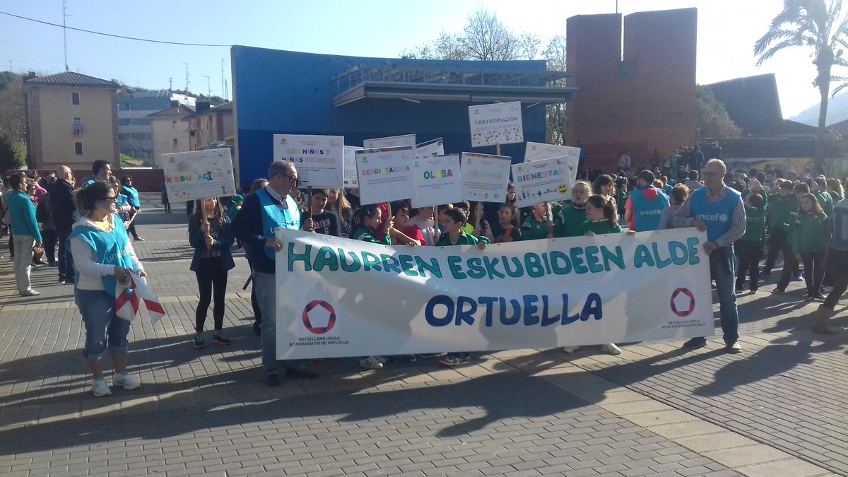 OrtuellaUdala's tweet photo. Gaur 600 ikasle baino gehiago parte hartu dute Ortuellako #Haurren #Eskubideen Aldeko bostgarren martxan 👧👦🧒

Eskerrik asko parte hartu eta lagundu duzuen guztioi martxa eder honetan!! 👏👏
#DerechosInfancia #OrtuellaUdala https://t.co/kPkkCYEHVk