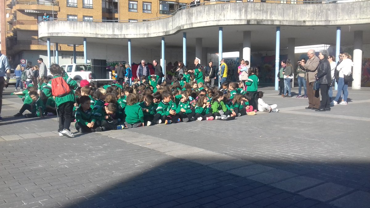 OrtuellaUdala's tweet photo. Gaur 600 ikasle baino gehiago parte hartu dute Ortuellako #Haurren #Eskubideen Aldeko bostgarren martxan 👧👦🧒

Eskerrik asko parte hartu eta lagundu duzuen guztioi martxa eder honetan!! 👏👏
#DerechosInfancia #OrtuellaUdala https://t.co/kPkkCYEHVk