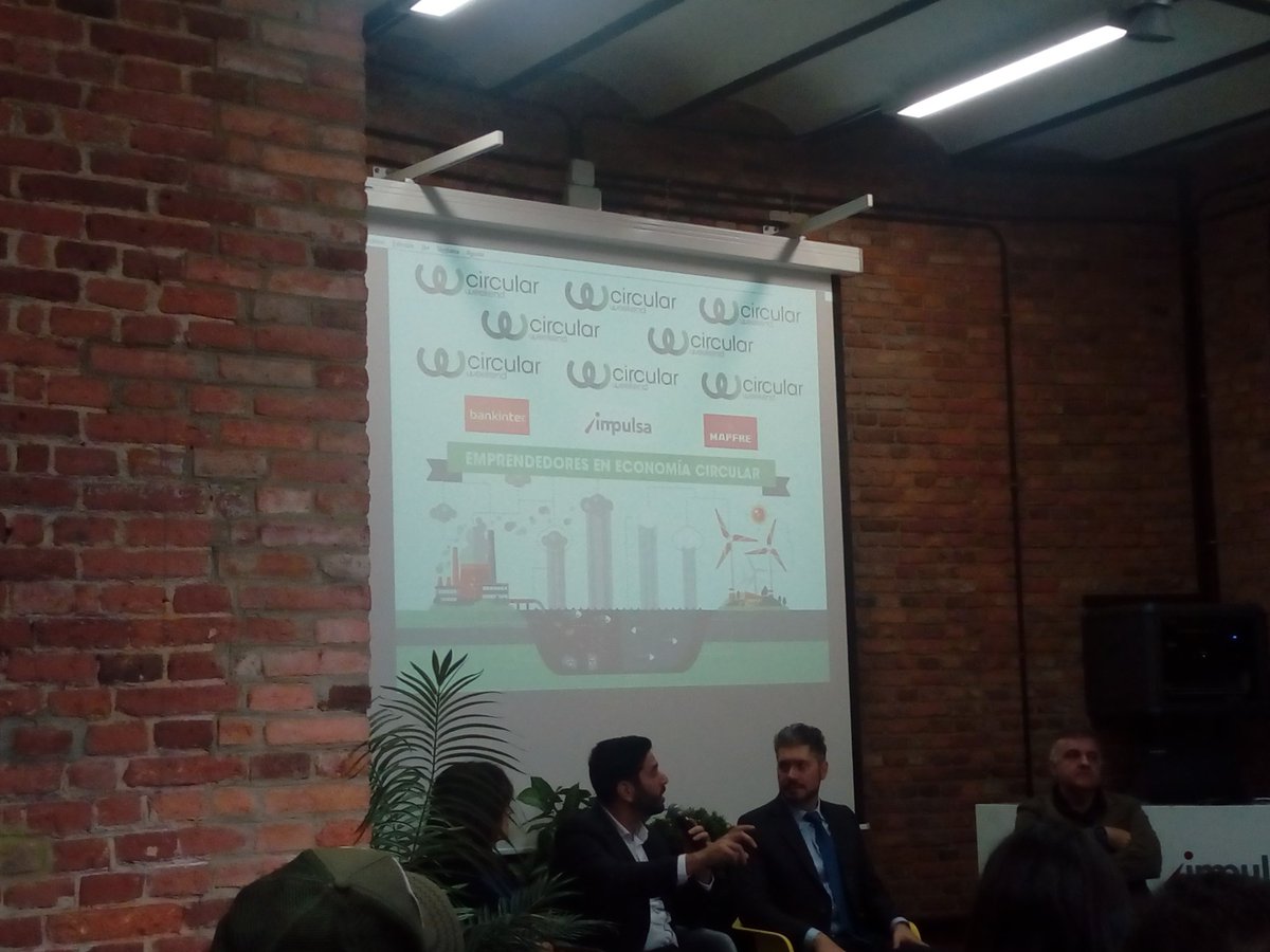 Elena_PlazaD's tweet image. Hablando de #economiacircular en la #circularweekend de #gijon @GijonImpulsa @EMULSAGijon @envirooES #sostenibilidad
