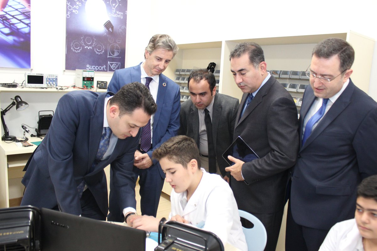 MDDTAzerbaijan's tweet photo. Nəqliyyat, Rabitə və Yüksək Texnologiyalar Nazirliyinin dəstəyi və təşkilatçılığı ilə 23 nömrəli orta məktəbdə “Robopark” robotexnika laboratoriyası yaradılıb.
https://t.co/mbnDh9tiJR
#robotexnika #robopark #laboratoriya https://t.co/BLLSbMmz22