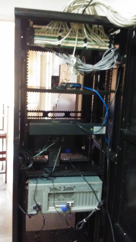 Cbit_Matute_S's tweet photo. Técnicos Cbit en la Reinstalación del servidor escolar y el chequeo de la red cabreada UTP. del Cbit Enuuru Tapisjha Anaco Edo Anzoátegui. 
@FundabitPrensa @vene_prieto
@carcast02
@fbitanzaotegui @psuvaristobulo https://t.co/CCaul4s8SL