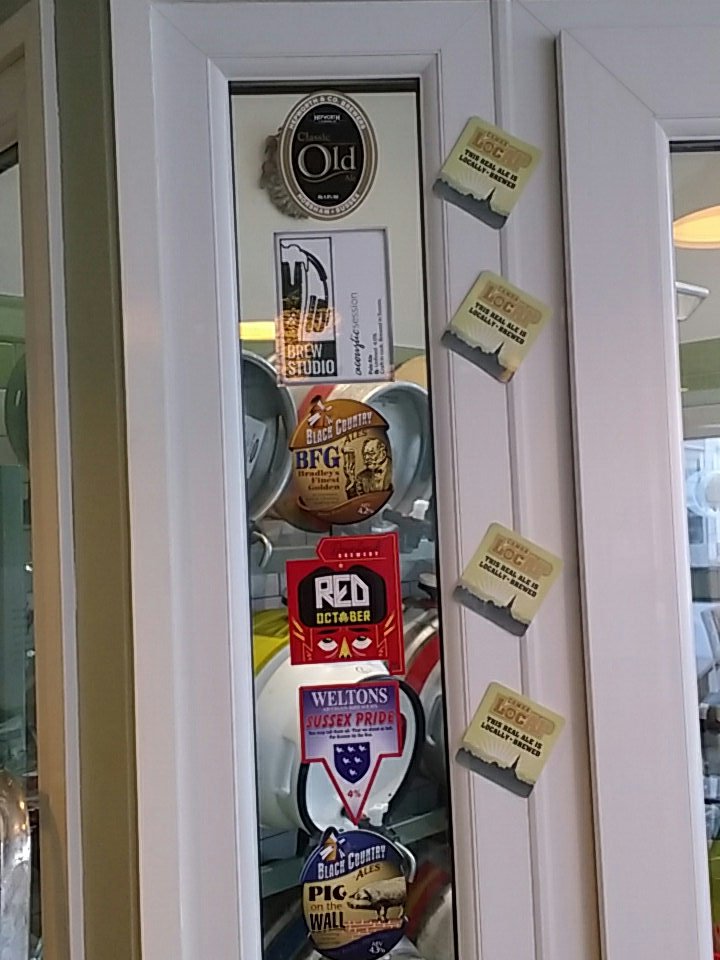 Dahn by t'crossing we have clear sixuality
Green Man says: "from the top it's black, blonde, golden, red, amber and brown. Probably a better choice than Dulux!"