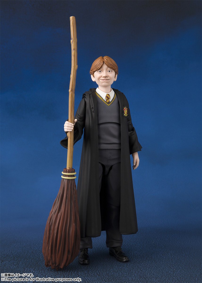 魂ネイションズ公式 魂フィ ハリポタ なう 発売中のハリー ポッターに続き S H Figuarts ロン ウィーズリー ハリー ポッターと賢者の石 も一般店頭にて11月23日新発売 魔法の杖やホウキなどの他 ネズミのスキャバーズも付属 商品詳細は