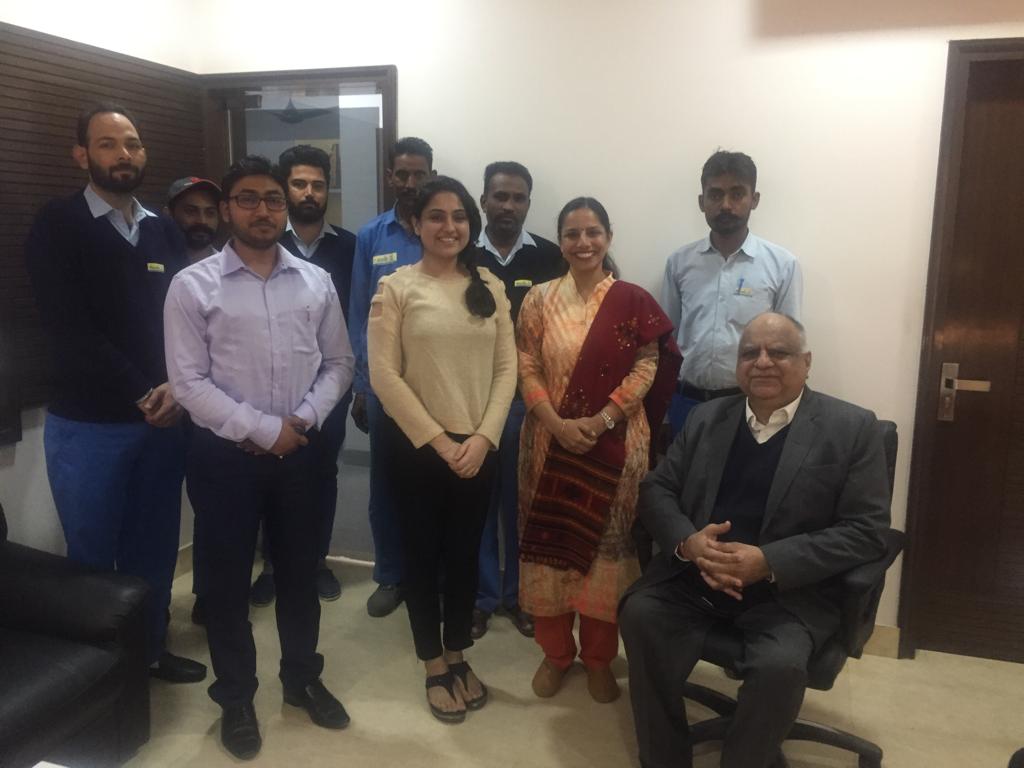 BPC_LPG_Punjab's tweet photo. Charging the team of Muktsar gas centre, Punjab by State coordinator Punjab @BPCLimited @BPCLLPG @8singhi @PeethambarantT @ISrinivasRao2 https://t.co/ExGX6WbYel