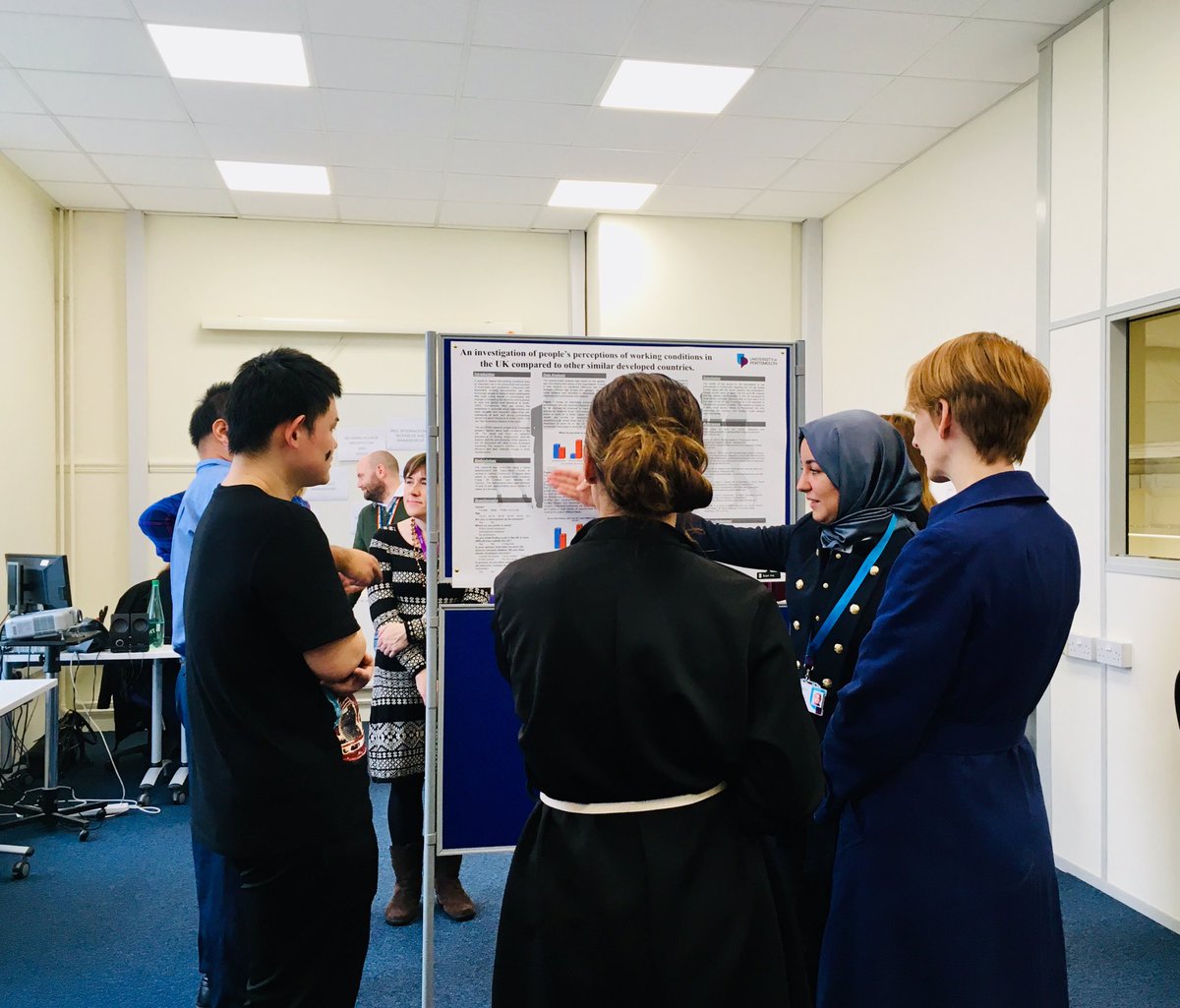 jennifer_sizer's tweet photo. Many thanks to our visitors to the pre-sessional poster day @BryonyWhitmarsh @lexicoj0hn @liamdean321 and other @UOPSLAL and @UoPHumSS colleagues #PSEUoP https://t.co/SozKkguFFK