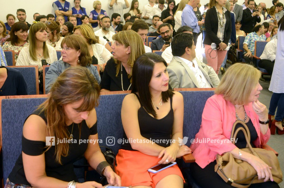 JuliPereyraFV's tweet photo. Participe del Seminario de @GobLocalesDes en la @UNLZoficial para intercambiar ideas, herramientas y aportes para el desarrollo de los municipios. Más en estos momentos difíciles por los que transitamos, tras medidas económicas de políticas neoliberales del gobierno nacional. https://t.co/4kHMRy0Mly