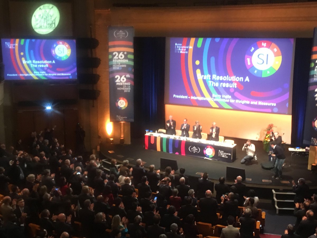 PhysicsMagazine's tweet photo. Au revoir kilogram prototype! The world has just unanimously voted in a new kilogram based on Planck’s constant. At the #CGPM meeting in Versailles, France, 54 member states also decided to redefine the ampere, kelvin and mole.  @BipmMedia #SIredefinition https://t.co/Q8bVn9T6TK