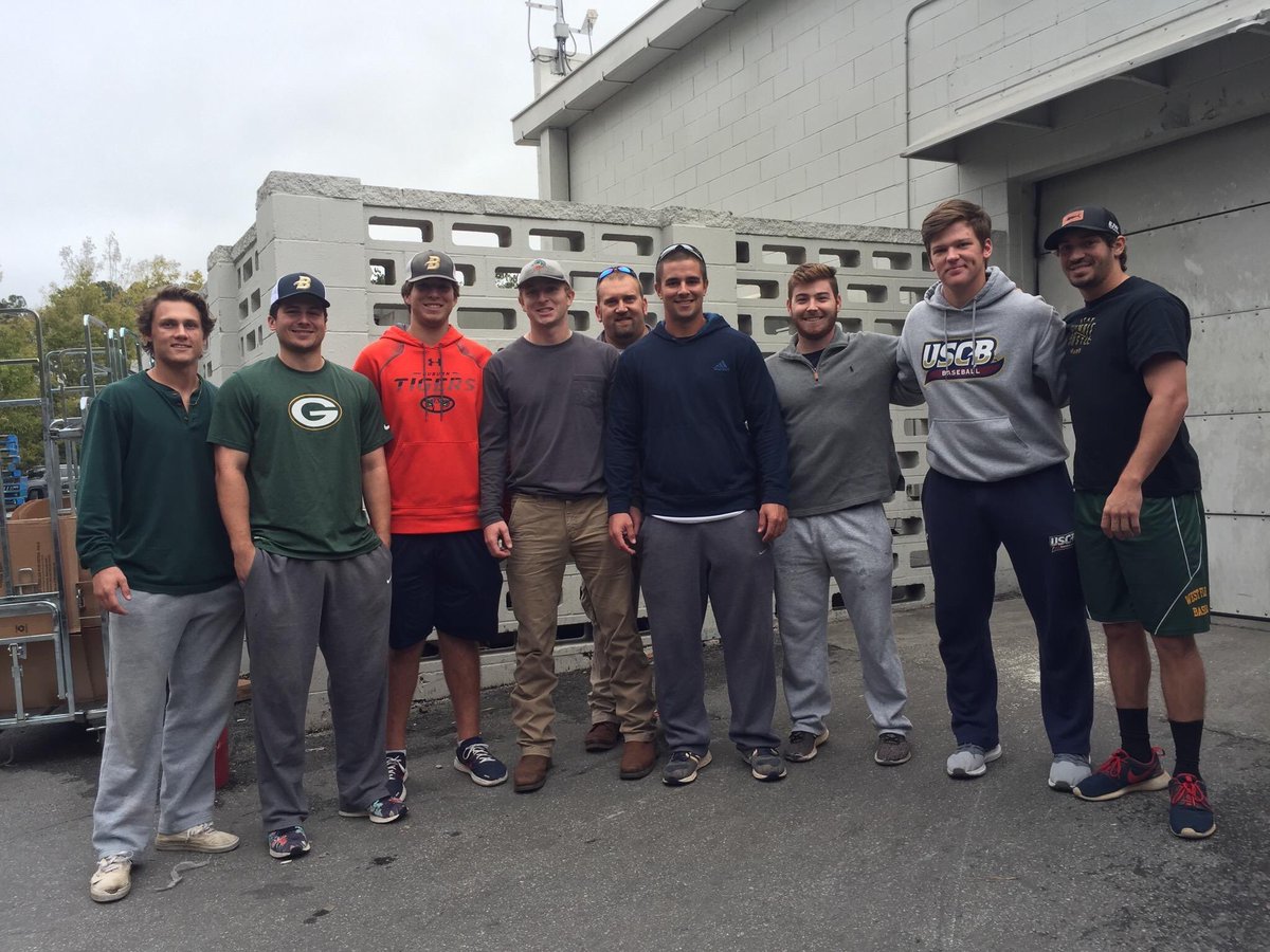 GeniaMontford's tweet photo. Love seeing our student-athletes involved in our community through programs like Backpack Buddies and recreation programs. #BeyondTheField #ChampionsOfCharacter #SandSharkPride https://t.co/jtd52jFBrl