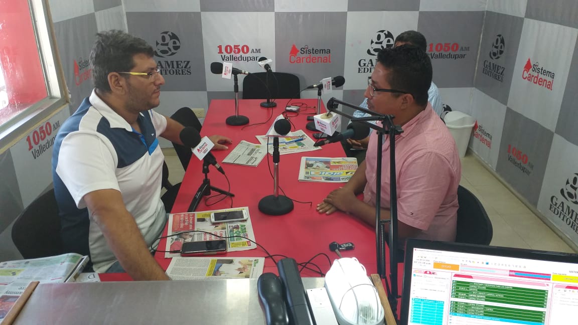 Pro_valledupar's tweet photo. A esta hora, el líder de la Estrategia de Desarrollo Económico del Municipio de Valledupar realiza un recorrido de medios para hablar de lo que sucedido y lo que sucederá en los dias restantes de las #FiestasDelRio2018 https://t.co/KTurLGtR9W