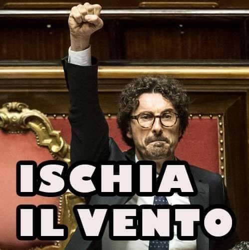 Spartaco67_'s tweet photo. Ischia il vento, infuria la tutela
tetti rotti dobbiam riparar
per riempire la grossa betoniera
che il cemento forse non vedrà... https://t.co/whL0WAaZ6X