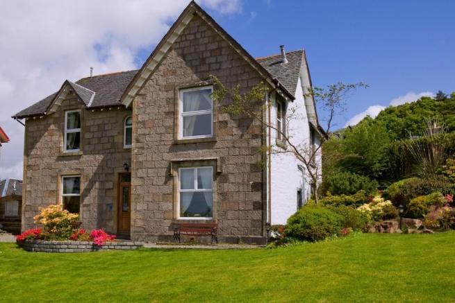 Respitality's tweet photo. It's #FeelGoodFriday, and at this time of year is quieter for businesses, which means they are in a great position to support Respitality! The Old Manse Guest House in Oban have backed Respitality with a one night B&amp;B stay! Thank you from Team R! https://t.co/t13lH0xC4g