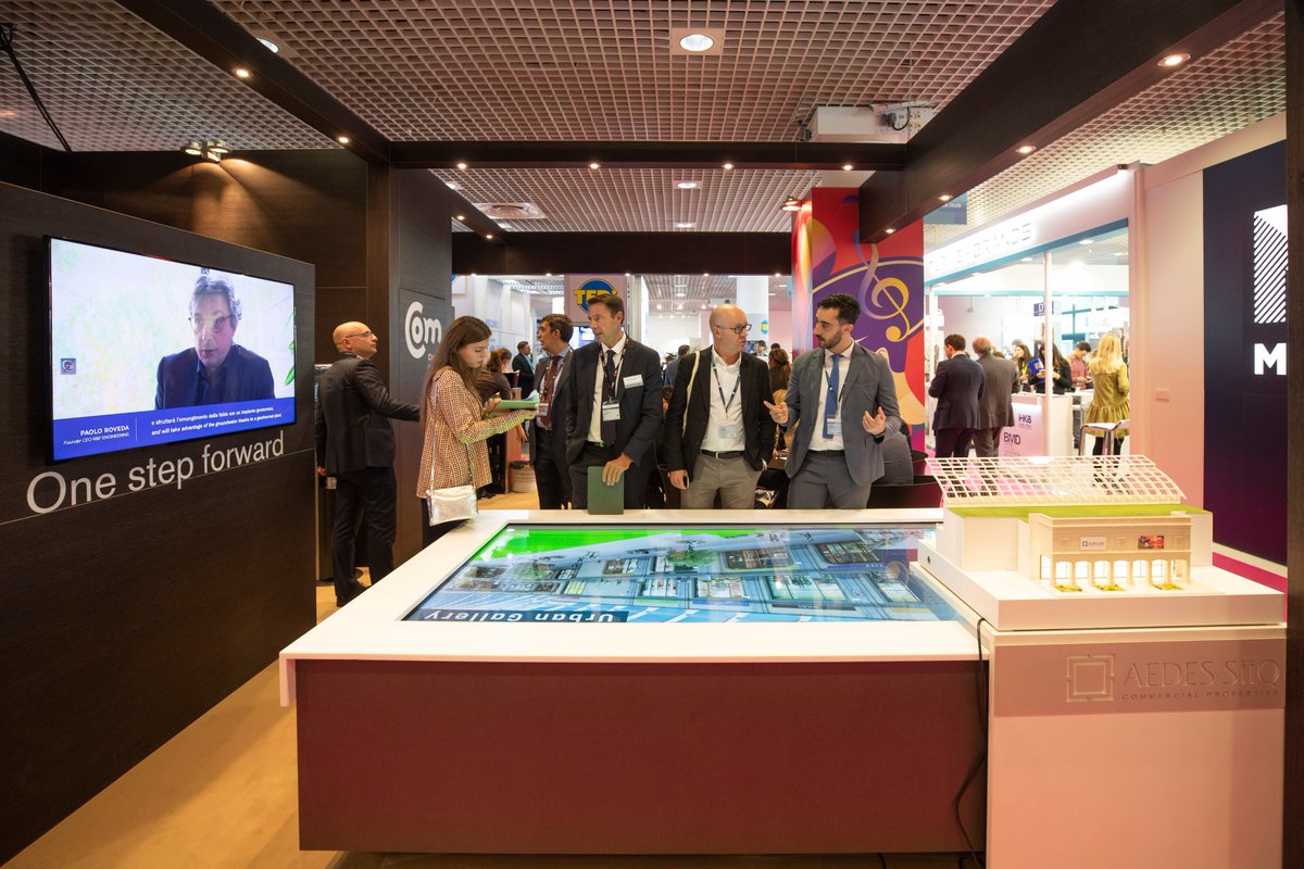 aedes_siiq's tweet photo. Last day at #MAPIC2018 🏗️🏬 #COMexperience #MAPIC https://t.co/VhLP3ujeEu