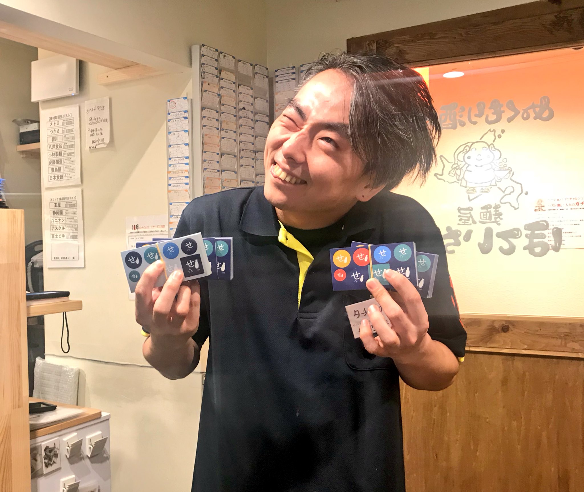 せんべろnet 上野 ほていちゃん 2号店 で せんべろシール配布スタート 昼飲みもできる気軽で穴場の居酒屋 ピリ辛モチモチ 黒ゴマのコクが堪らない汁なし担々麺480円やチューリップ300円がおすすめ タイムカードやガチャガチャサービスも楽しい