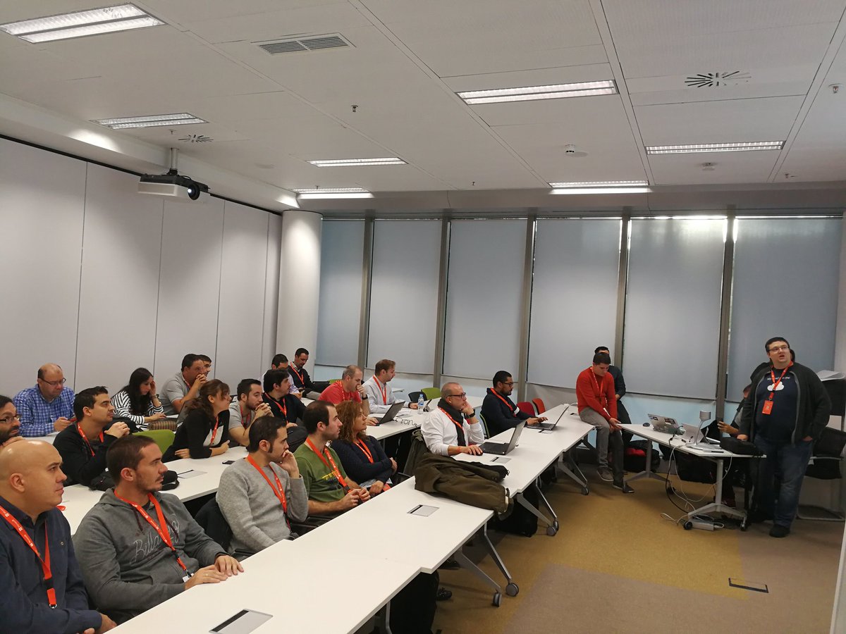 CompartiMOSScom's tweet photo. Empieza el Office 365 Developer Bootcamp en Madrid, a disfrutar de los expertos que os hemos traído #Office365DevBootcamp https://t.co/yIUlQDFAgh