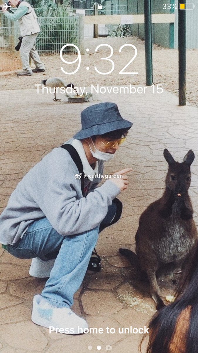 HANBIN_cuteness's tweet photo. 자기보다 작은 생명체에게 눈높이 맞춰주는 한빈ㅠ ㅠ

#한빈 #비아이 https://t.co/kxQ18o393w