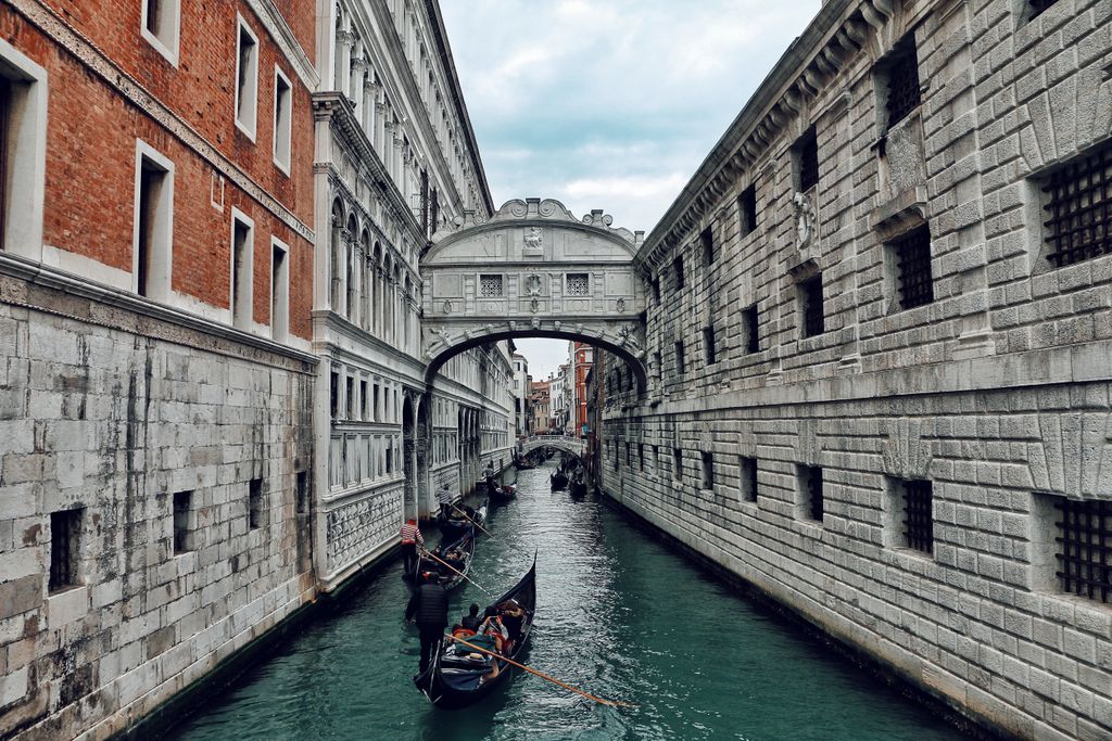 Stan_Al's tweet photo. Nouvel article sur notre blog ! 😎🚀
" Comment internet s'est emparé du tourisme ? " 
>> https://t.co/otEHiLuYiE << #Tourisme #webmarketing https://t.co/n2b1urbtiH